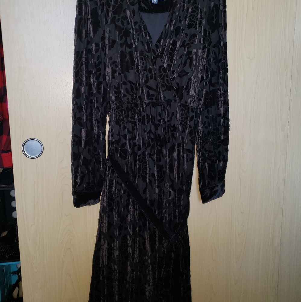 Black burnout velvet dress